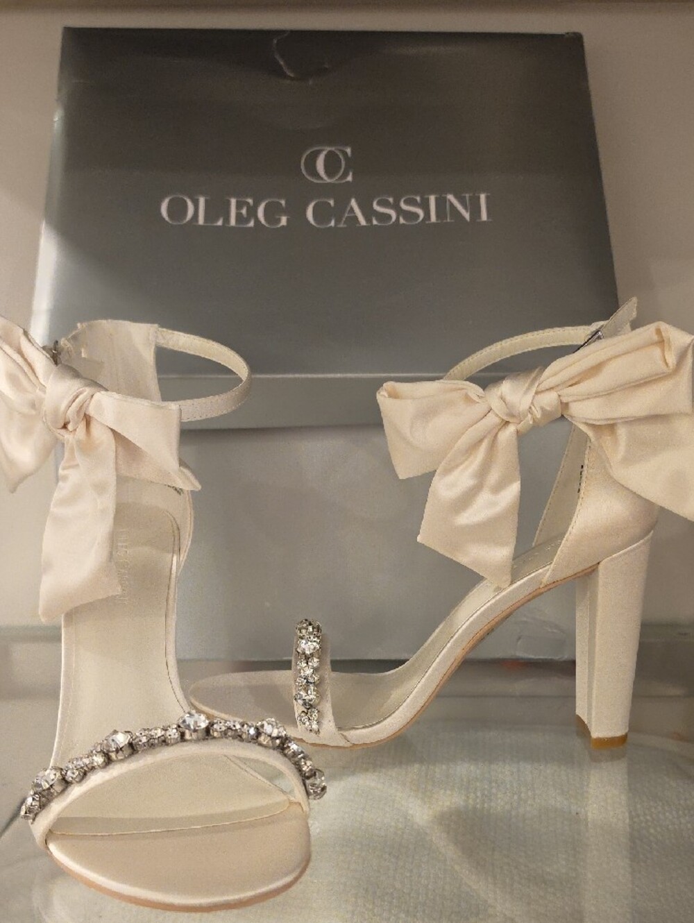 Oleg Cassini Champagne crystal Satin Bow Block Heel Sandals sizes 7,8,9 - Picture 2 of 12